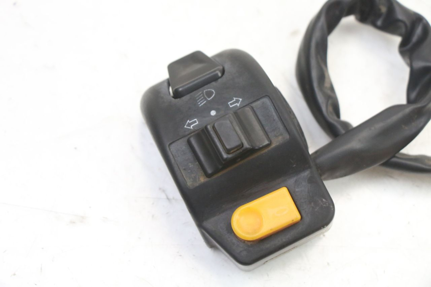 photo de COMANDO ESQUERDO UNIVERSAL BIKE ZN50QT-11B 50 (2018 - 2021) - Detalhe da peça