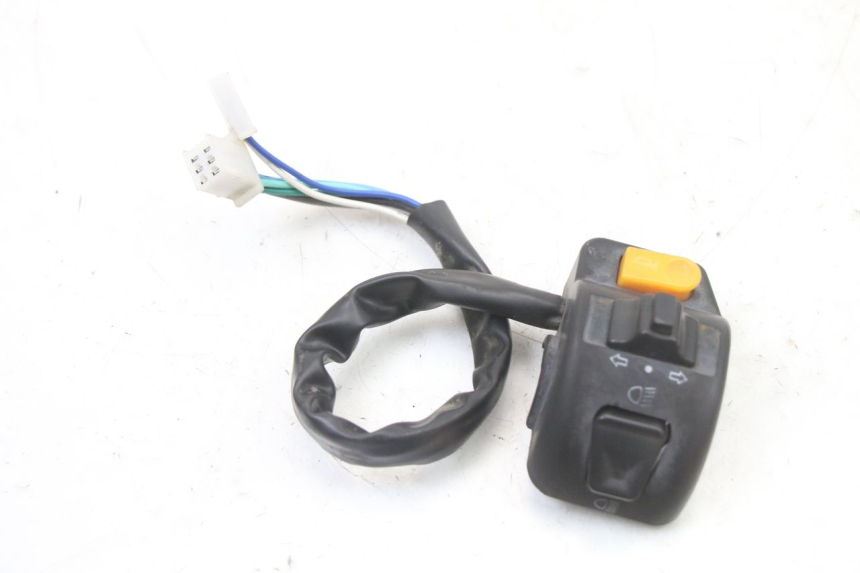 photo de COMANDO ESQUERDO UNIVERSAL BIKE ZN50QT-11B 50 (2018 - 2021) - Zoom do estado de desgaste