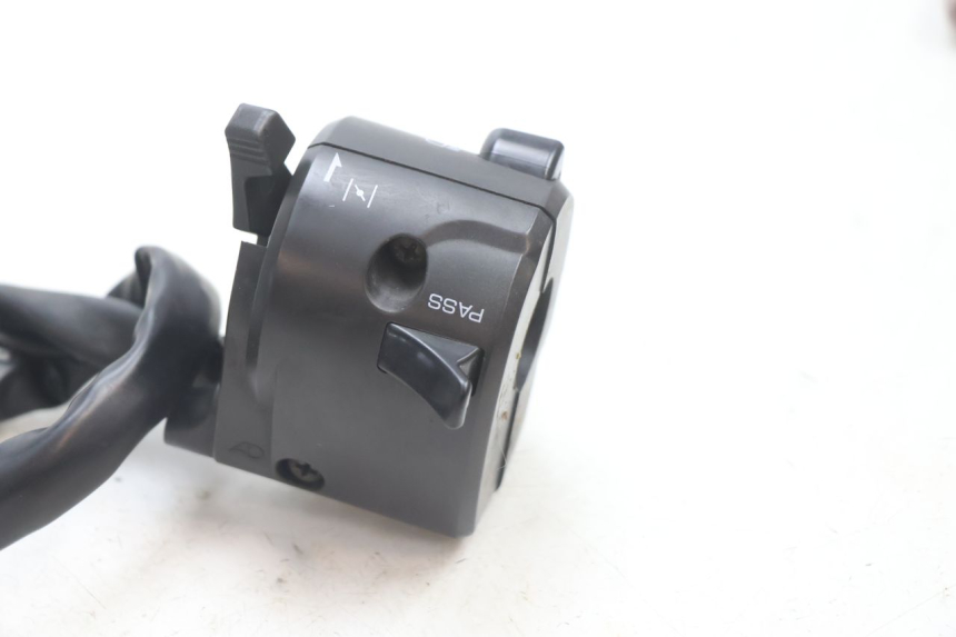 photo de INTERRUPTOR ESQUERDO KAWASAKI ZX-6R ZX6R 600 (2000 - 2002) - Outro ângulo de visão