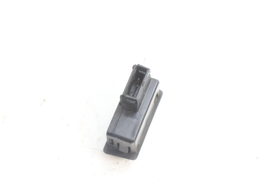 photo de INTERRUPTOR DE BUZINA APRILIA ATLANTIC S 125 (2010 - 2013) - Outro ângulo de visão