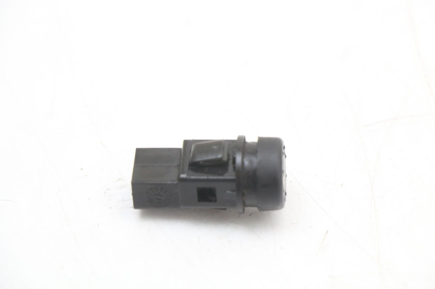 photo de COMANDO DE BUZINA PIAGGIO FLY 4T 50 (2004 - 2010) - Zoom do estado de desgaste