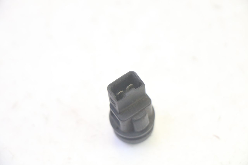 photo de COMANDO DE BUZINA PIAGGIO FLY 4T 50 (2013 - 2017) - Zoom do estado de desgaste