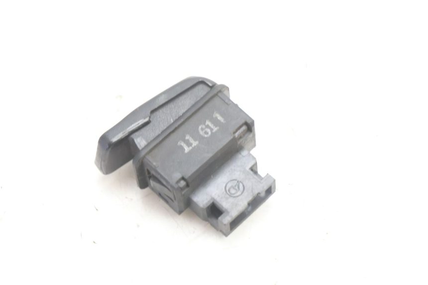 photo de COMANDO DE BUZINA PIAGGIO LIBERTY IGET 4T 50 (2021 - 2025) - Zoom do estado de desgaste