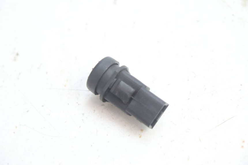 photo de INTERRUPTOR DE BUZINA PIAGGIO LIBERTY 125 (1998 - 2008) - Zoom do estado de desgaste