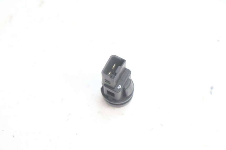 photo de INTERRUPTOR DE BUZINA PIAGGIO LIBERTY 125 (1998 - 2008) - Outro ângulo de visão