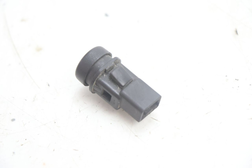 photo de INTERRUPTOR DE BUZINA PIAGGIO LIBERTY 50 (1998 - 2003) - Detalhe da peça