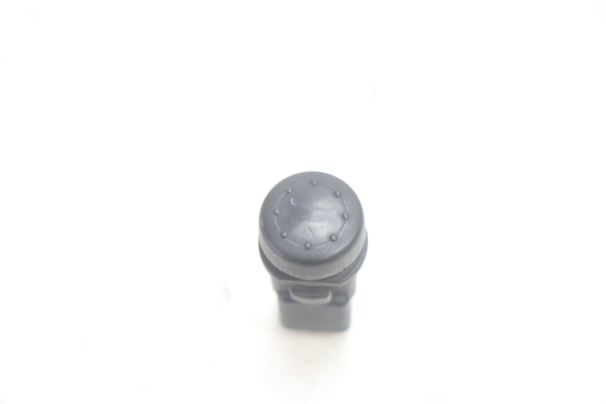 photo de INTERRUPTOR DE BUZINA PIAGGIO LIBERTY 50 (1998 - 2003) - Zoom do estado de desgaste