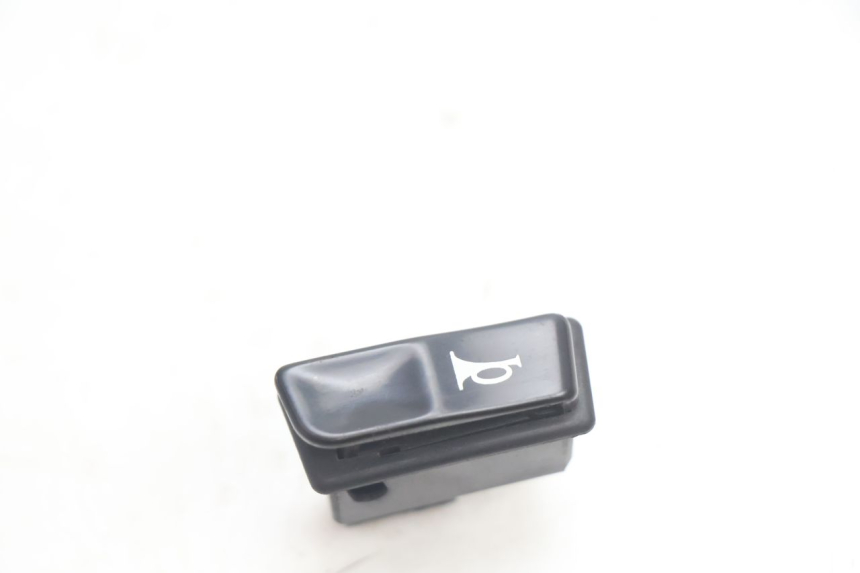 photo de INTERRUPTOR DE BUZINA KYMCO MOVIE S 125 (2009 - 2018) - Detalhe da peça
