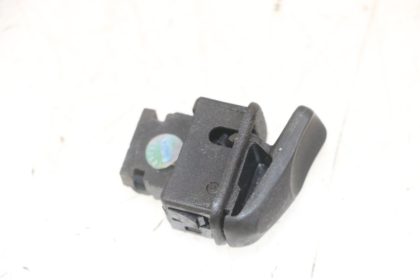 photo de COMANDO DE BUZINA PIAGGIO MP3 LT 300 (2010 - 2016) - Zoom do estado de desgaste