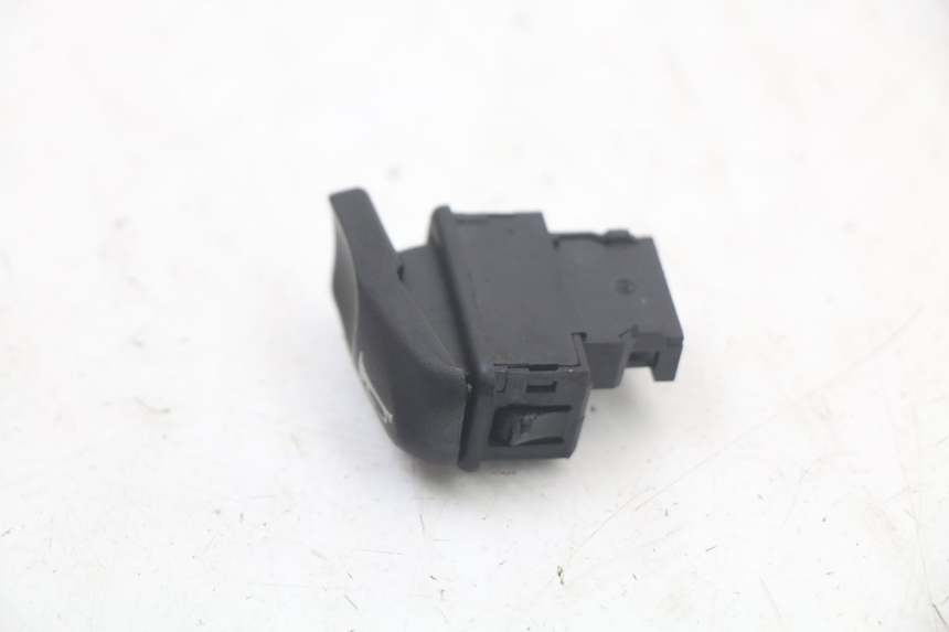 photo de COMANDO DE BUZINA PIAGGIO LIBERTY IGET 4T 50 (2021 - 2025) - Zoom do estado de desgaste