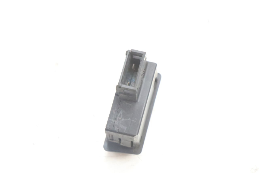 photo de INTERRUPTOR DE BUZINA HONDA SH 125 (2001 - 2003) - Outro ângulo de visão
