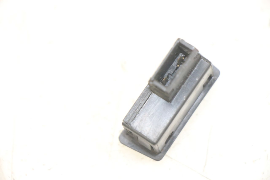 photo de COMANDO DE BUZINA PEUGEOT TWEET 4T 50 (2014 - 2019) - Detalhe da peça