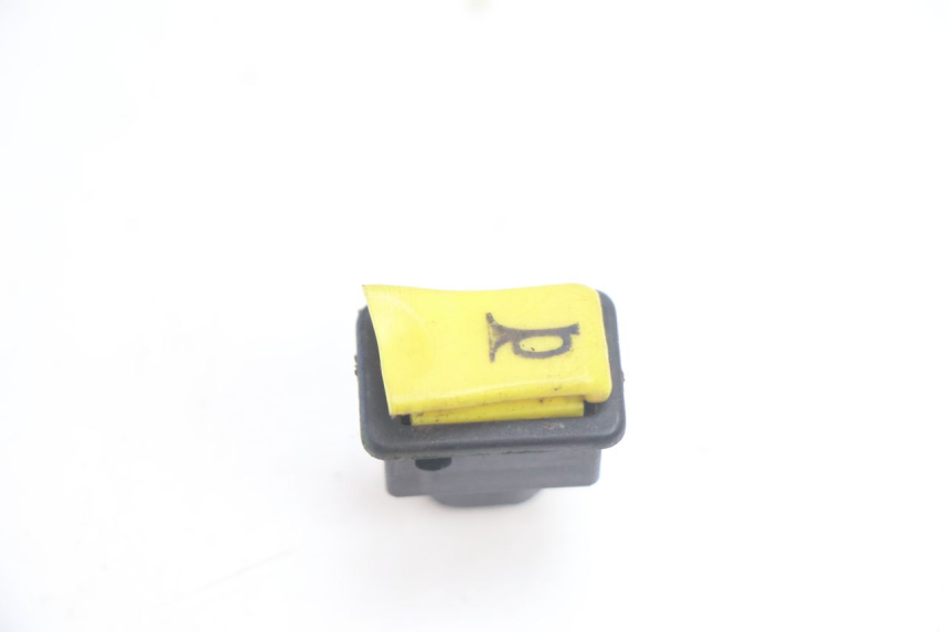 photo de INTERRUPTOR DE BUZINA PIAGGIO TYPHOON 50 (1993 - 1999) - Zoom do estado de desgaste