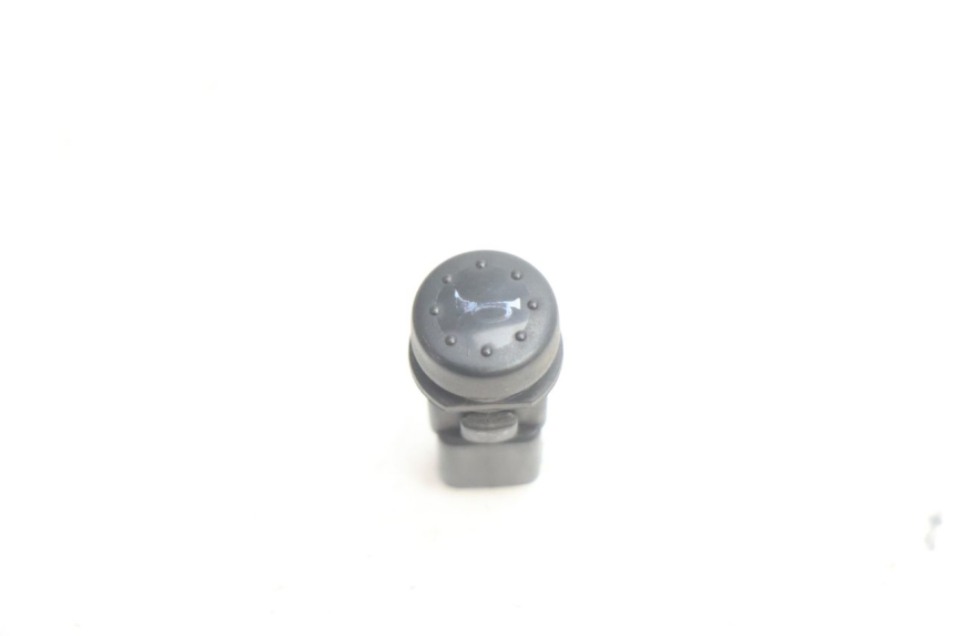 photo de INTERRUPTOR DE BUZINA PIAGGIO X8 STREET 125 (2006 - 2007) - Vista principal