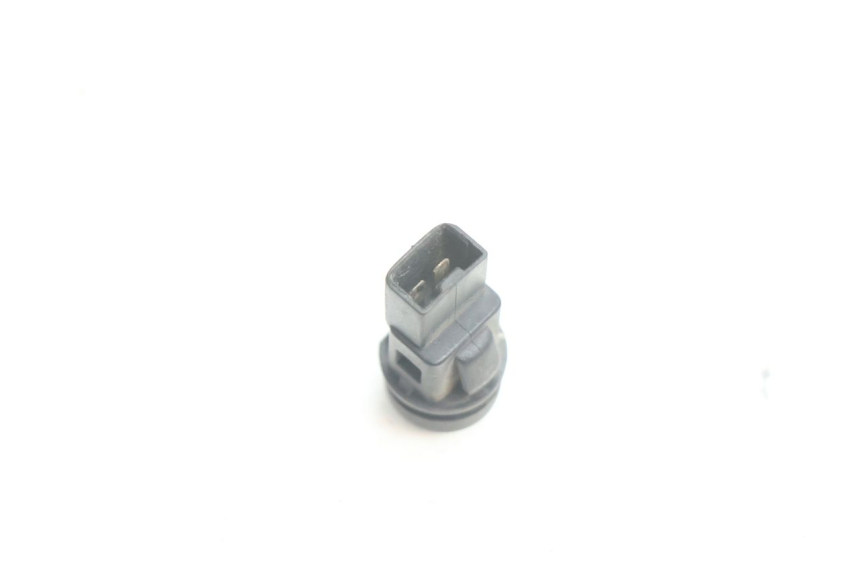 photo de INTERRUPTOR DE BUZINA PIAGGIO X8 STREET 125 (2006 - 2007) - Outro ângulo de visão