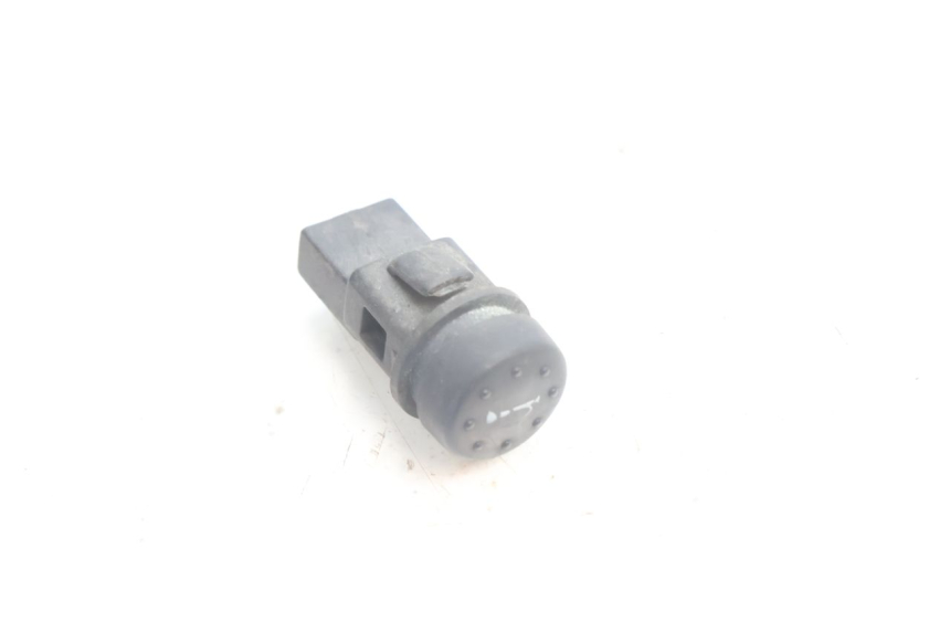photo de INTERRUPTOR DE BUZINA PIAGGIO X9 AMALFI 180 (2000 - 2003) - Detalhe da peça