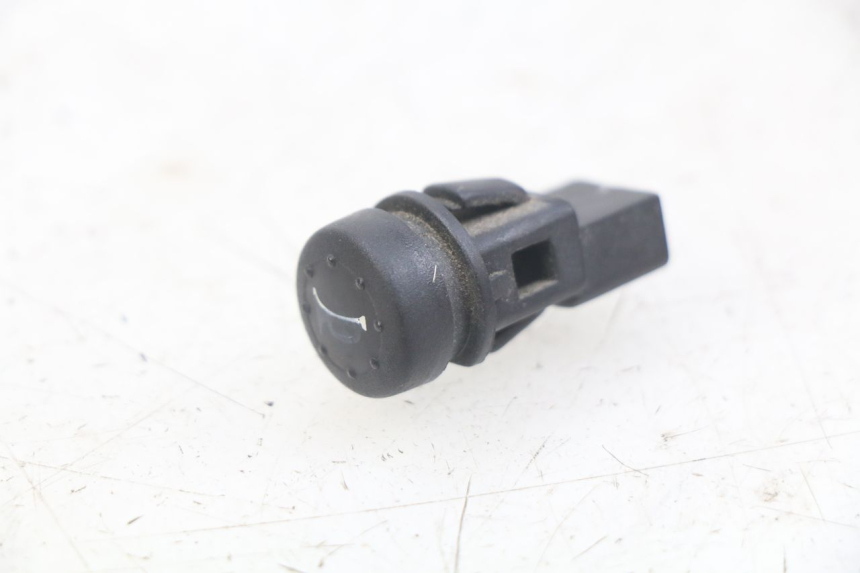 photo de COMANDO DE BUZINA PIAGGIO X9 125 (2000 - 2003) - Zoom do estado de desgaste