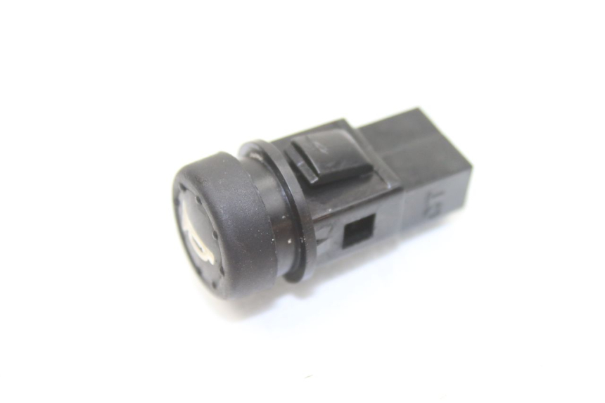 photo de COMANDO DE BUZINA PIAGGIO ZIP 2T 50 (2009 - 2019) - Zoom do estado de desgaste