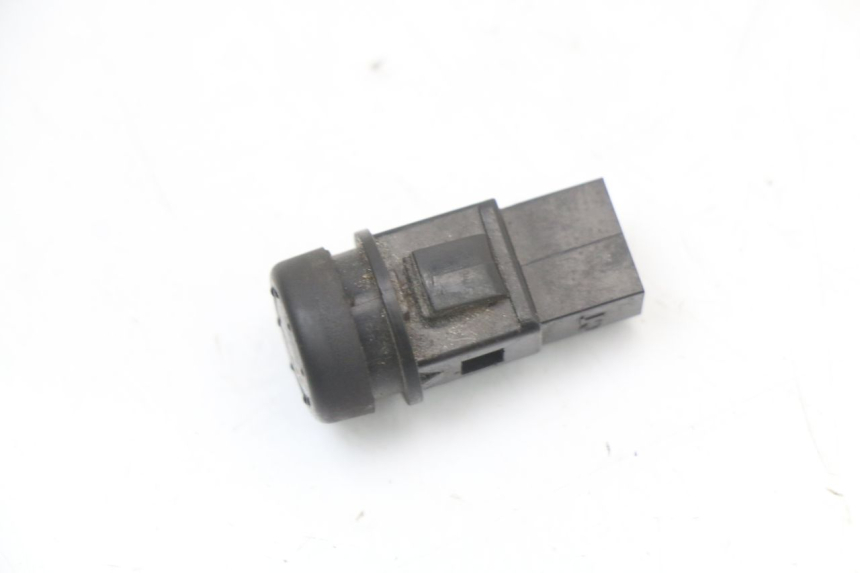 photo de COMANDO DE BUZINA PIAGGIO ZIP 2T 50 (2009 - 2019) - Zoom do estado de desgaste