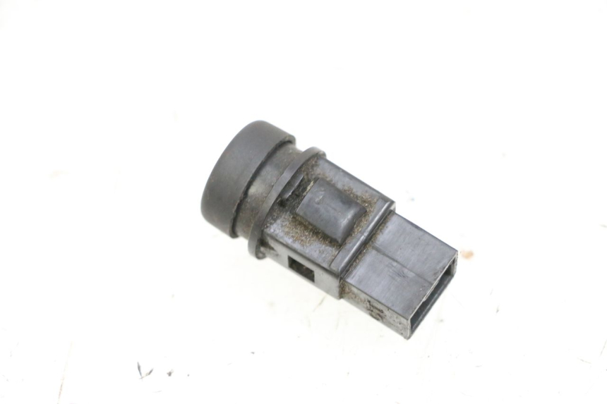 photo de COMANDO DE BUZINA PIAGGIO ZIP 2T 50 (2009 - 2019) - Zoom do estado de desgaste