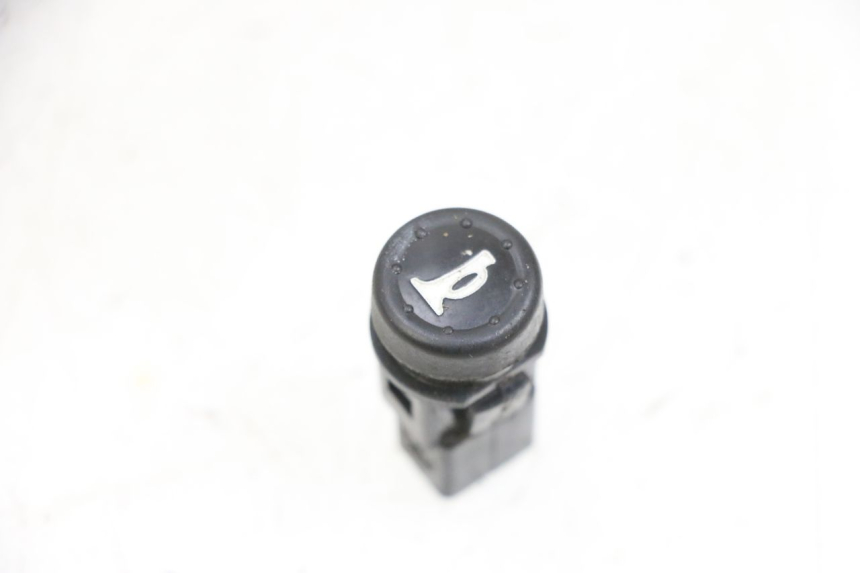photo de COMANDO DE BUZINA PIAGGIO ZIP 4T 50 (2018 - 2020) - Zoom do estado de desgaste