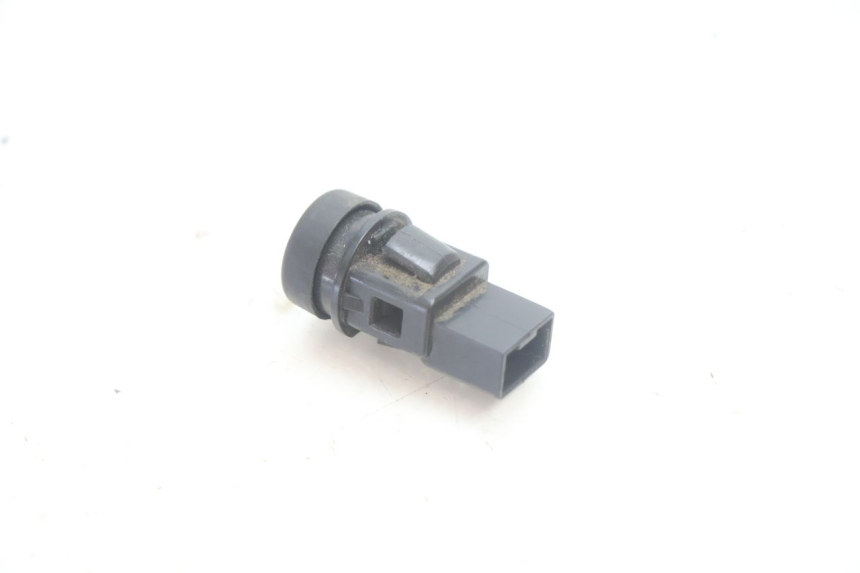 photo de INTERRUPTOR DE BUZINA PIAGGIO ZIP 4T 50 (2006 - 2017) - Zoom do estado de desgaste