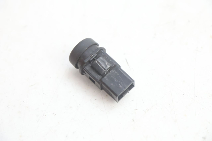 photo de INTERRUPTOR DE BUZINA PIAGGIO ZIP IGET 4T 50 (2021 - 2023) - Zoom do estado de desgaste