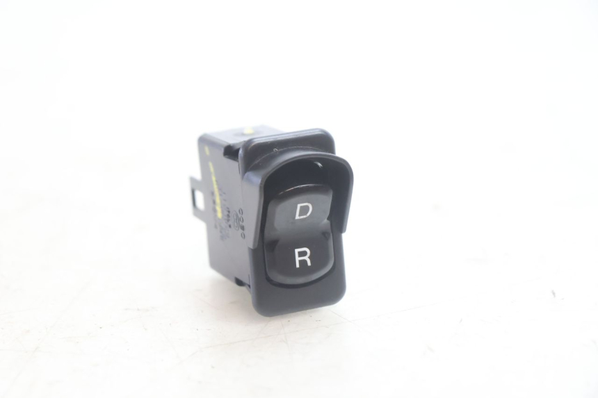 photo de INTERRUPTOR DE MARCHA PARA FRENTE / RÉ PIAGGIO MP3 HPE 530 (2022 - 2026) - Detalhe da peça