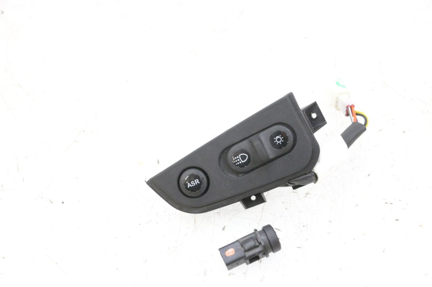 photo de COMUTADOR PIAGGIO MP3 HPE 300 (2019 - 2026) - Detalhe da peça