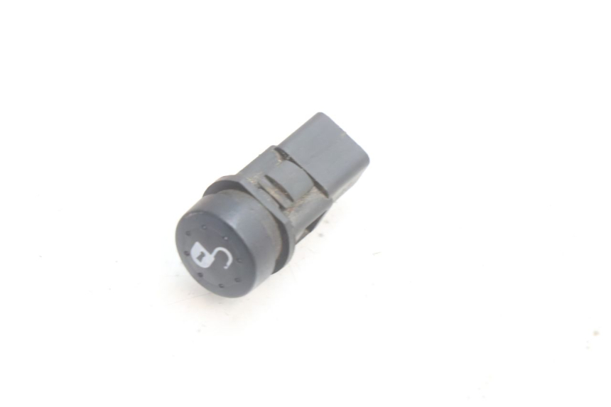 photo de INTERRUPTOR DE ABERTURA DO ASSENTO PIAGGIO LIBERTY IGET 4T 50 (2021 - 2025) - Detalhe da peça