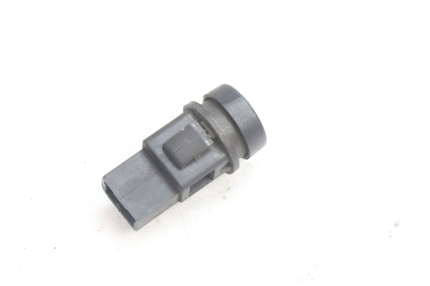 photo de INTERRUPTOR DE ABERTURA DO ASSENTO PIAGGIO LIBERTY IGET 4T 50 (2021 - 2025) - Zoom do estado de desgaste