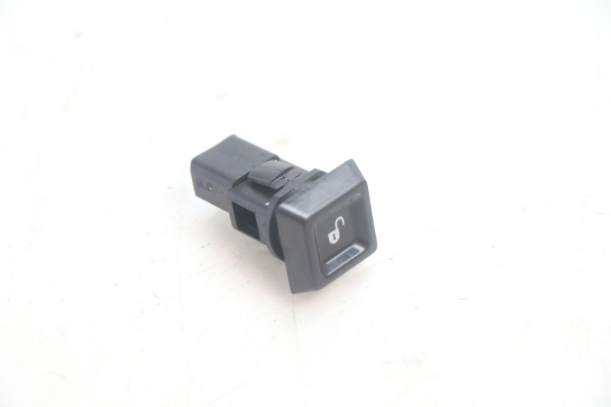 photo de INTERRUPTOR DE ABERTURA DO ASSENTO PIAGGIO MP3 HPE 530 (2022 - 2026) - Vista principal