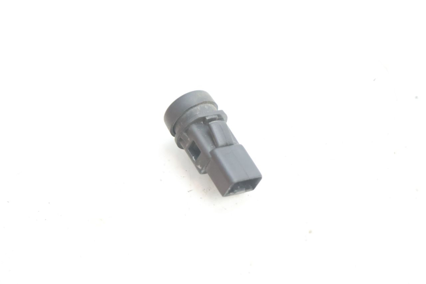 photo de INTERRUPTOR DE ABERTURA DO ASSENTO PIAGGIO X8 STREET 125 (2006 - 2007) - Zoom do estado de desgaste