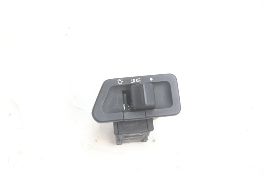 photo de INTERRUPTOR DO FAROL TGB CITY RS 50 (2011 - 2016) - Vista principal