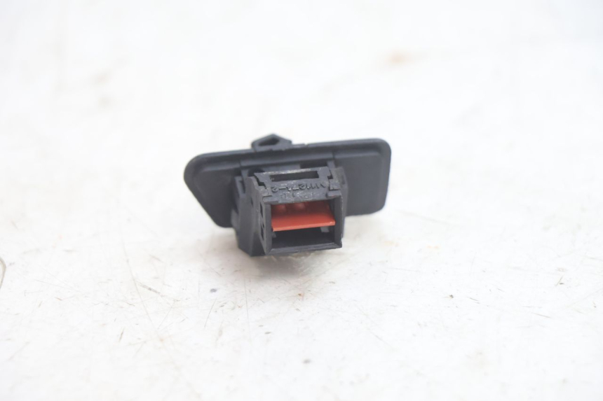 photo de INTERRUPTOR DO FAROL TGB CITY RS 50 (2011 - 2016) - Zoom do estado de desgaste