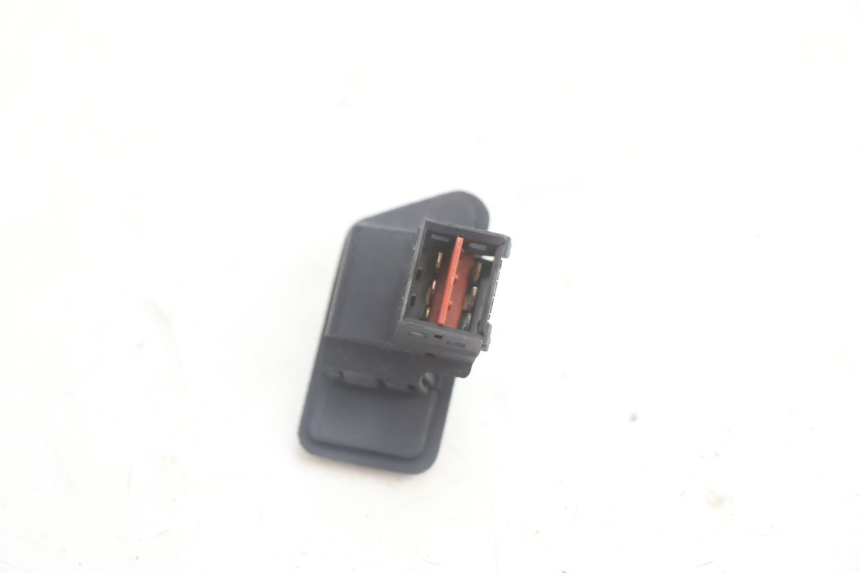 photo de INTERRUPTOR DO FAROL TGB CITY RS 50 (2011 - 2016) - Outro ângulo de visão