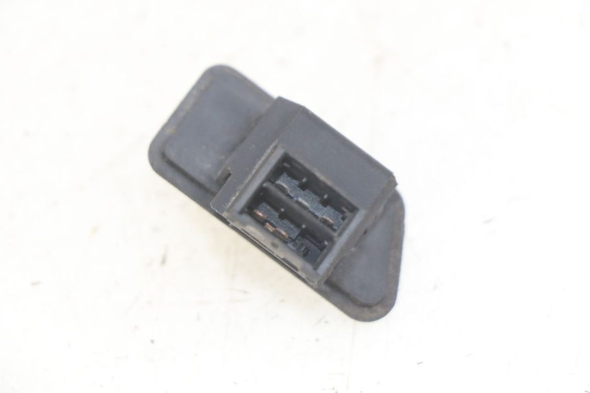 photo de INTERRUPTOR DE FAROL HONDA FES PANTHEON 2T 125 (1998 - 2002) - Zoom do estado de desgaste