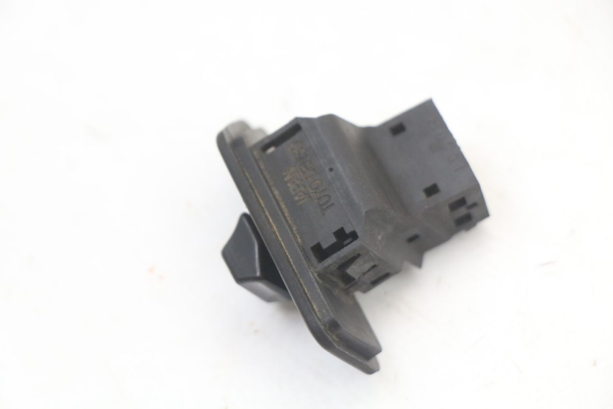 photo de INTERRUPTOR DE FAROL HONDA FES PANTHEON 2T 125 (1998 - 2002) - Zoom do estado de desgaste