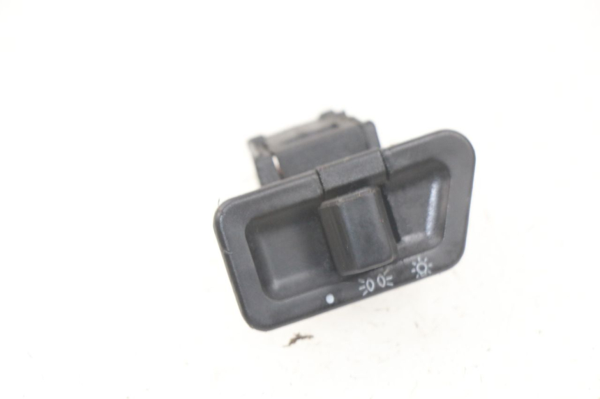 photo de INTERRUPTOR DE FAROL KYMCO LIKE 2T 50 (2009 - 2018) - Detalhe da peça