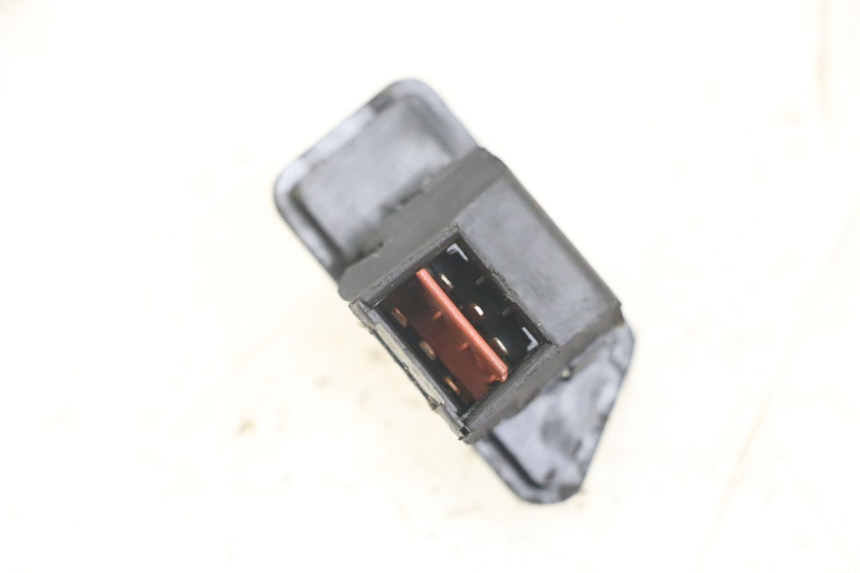 photo de INTERRUPTOR DE FAROL KYMCO LIKE 125 (2009 - 2016) - Zoom do estado de desgaste