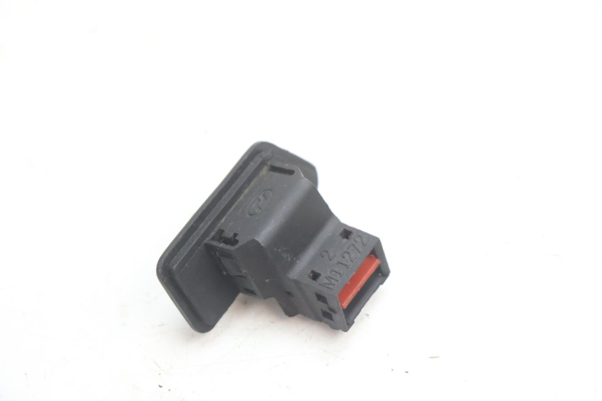 photo de INTERRUPTOR DO FAROL KYMCO MOVIE S 125 (2009 - 2018) - Outro ângulo de visão