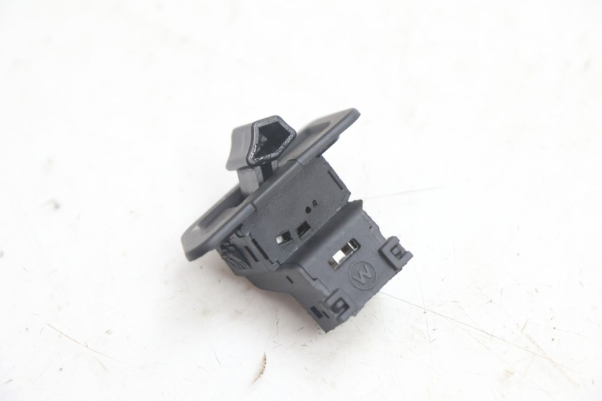 photo de INTERRUPTOR DO FAROL IMF INDUSTRIE NEW PACH 2T 50 (2014 - 2020) - Zoom do estado de desgaste