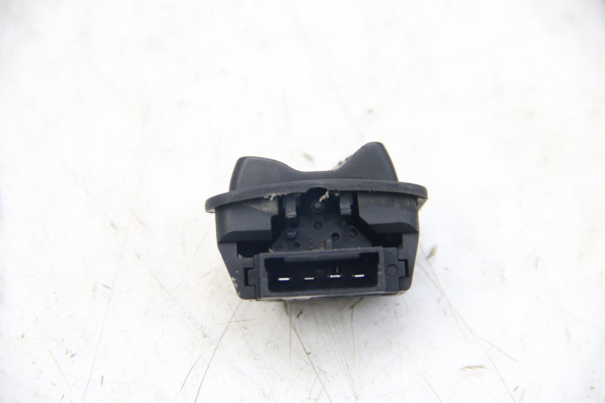 photo de INTERRUPTOR DE FAROL GILERA RUNNER SP 50 (2009 - 2017) - Zoom do estado de desgaste