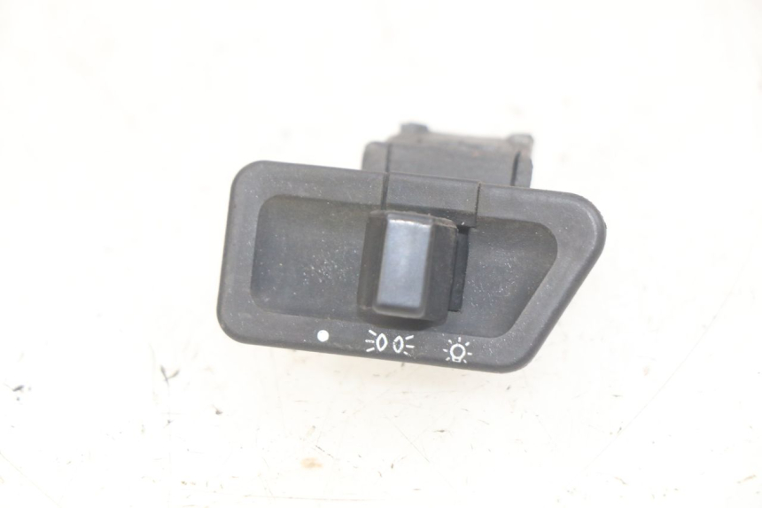 photo de INTERRUPTOR DE FAROL SYM SYMPHONY 125 (2009 - 2015) - Vista principal