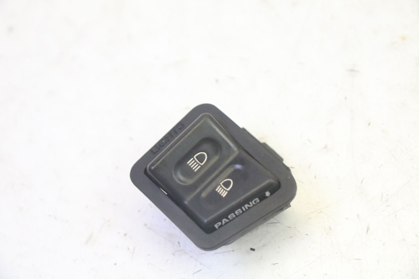 photo de INTERRUPTOR DO FAROL ALTO ADIVA AD3 300 (2014 - 2020) - Vista principal
