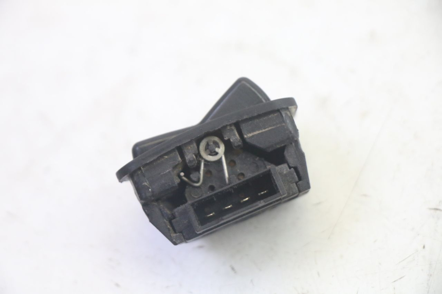 photo de INTERRUPTOR DO FAROL ALTO ADIVA AD3 300 (2014 - 2020) - Zoom do estado de desgaste