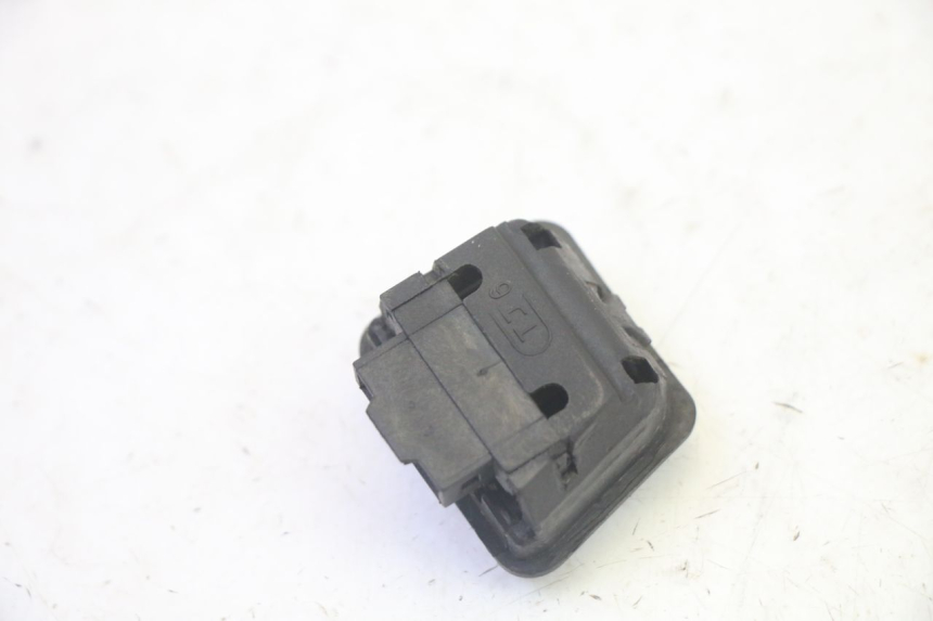 photo de INTERRUPTOR DO FAROL ALTO ADIVA AD3 300 (2014 - 2020) - Outro ângulo de visão