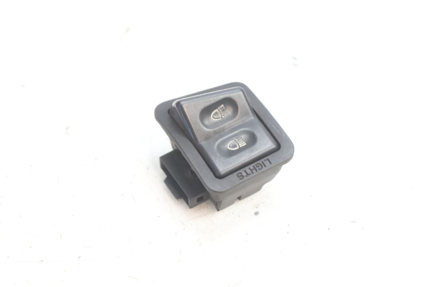 photo de INTERRUPTOR DE FAROL ALTO APRILIA ATLANTIC S 125 (2010 - 2013) - Detalhe da peça
