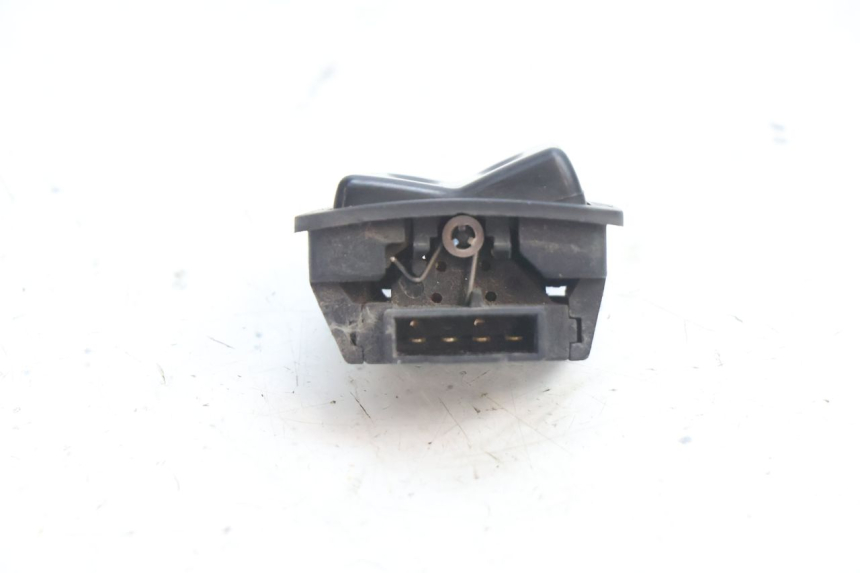 photo de INTERRUPTOR DE FAROL ALTO APRILIA ATLANTIC S 125 (2010 - 2013) - Zoom do estado de desgaste