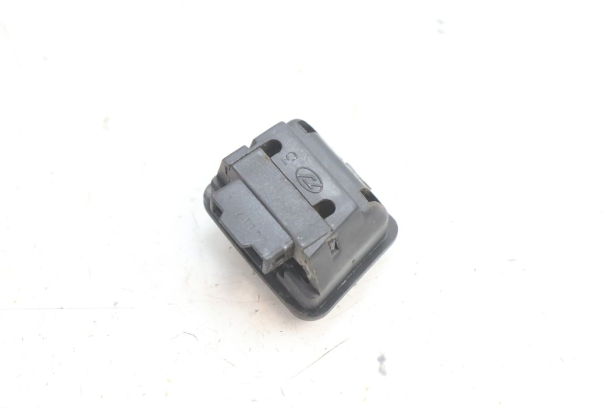 photo de INTERRUPTOR DE FAROL ALTO APRILIA ATLANTIC S 125 (2010 - 2013) - Outro ângulo de visão